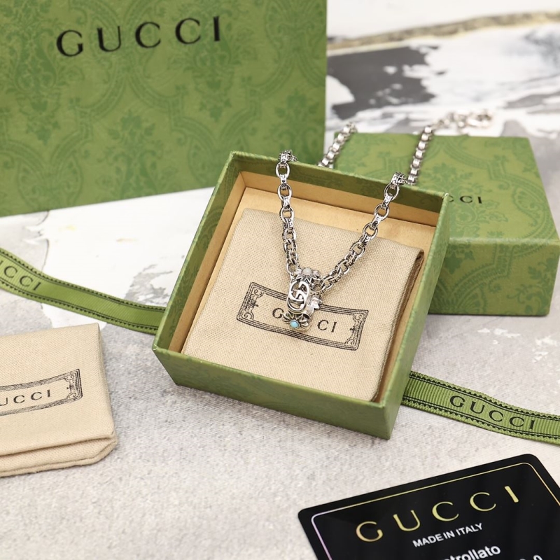 G*u*i necklaces